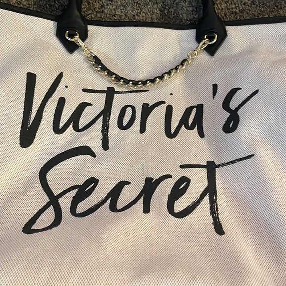 Victoria’s Secret bag - Picture 2 of 12